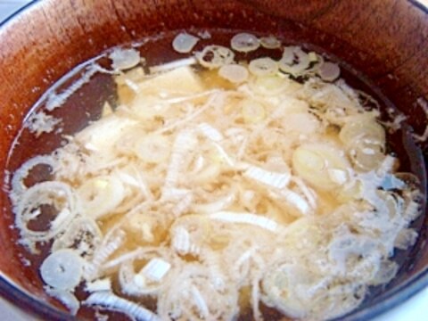 我が家の味噌汁★豆腐と小口切りねぎ